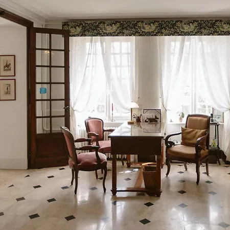 Oda ve Kahvaltı Chateau La Rametiere 3*