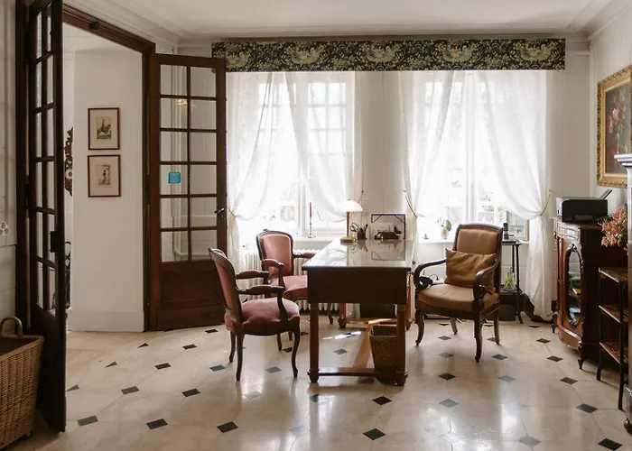 Oda ve Kahvaltı Chateau La Rametiere 3*