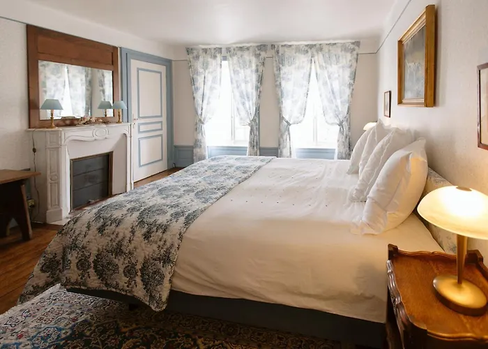 Oda ve Kahvaltı Chateau La Rametiere 3*