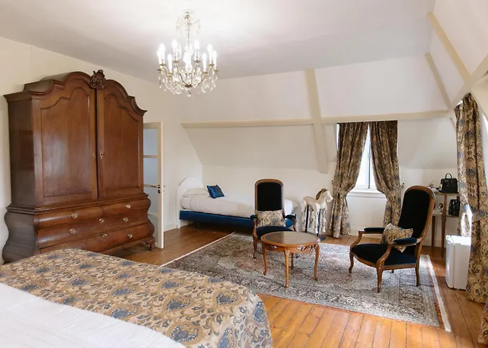 Oda ve Kahvaltı Chateau La Rametiere 3*