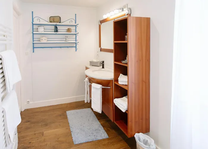 Oda ve Kahvaltı Chateau La Rametiere 3*